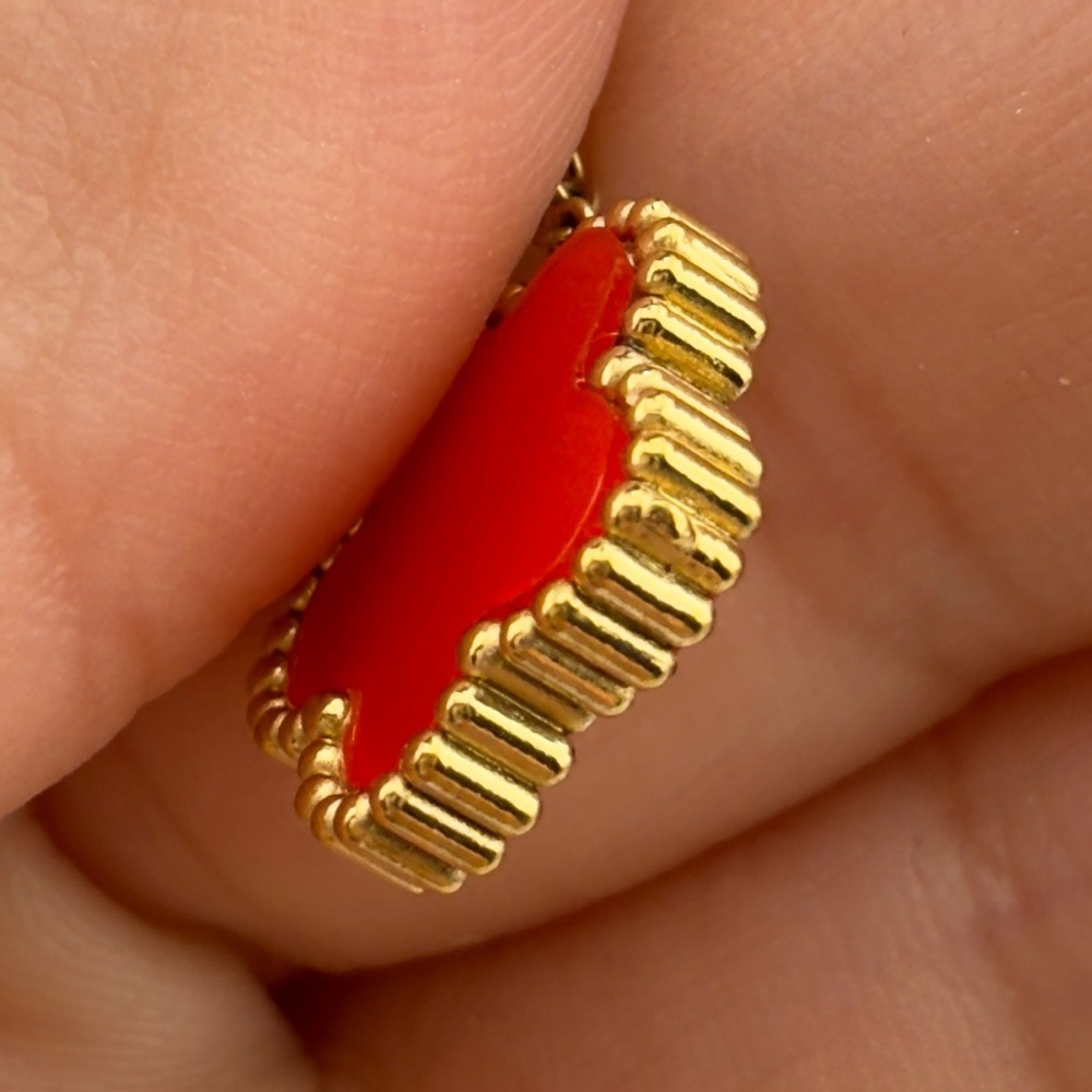 Alhambra Gold Stainless Steel One Motife Necklace with Red Flower Pendant - Picture 4 of 8